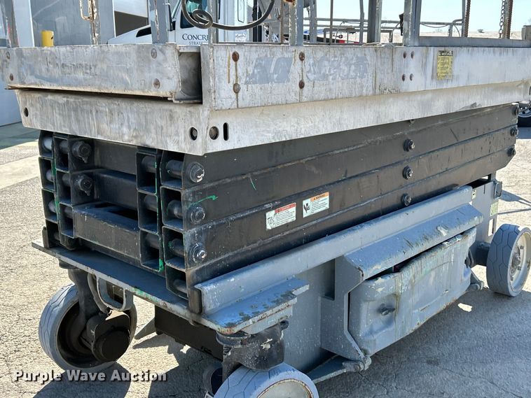 image for item EK4266 2008 JLG 3246 ES scissor lift