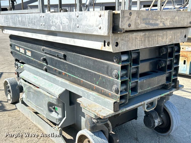 image for item EK4266 2008 JLG 3246 ES scissor lift