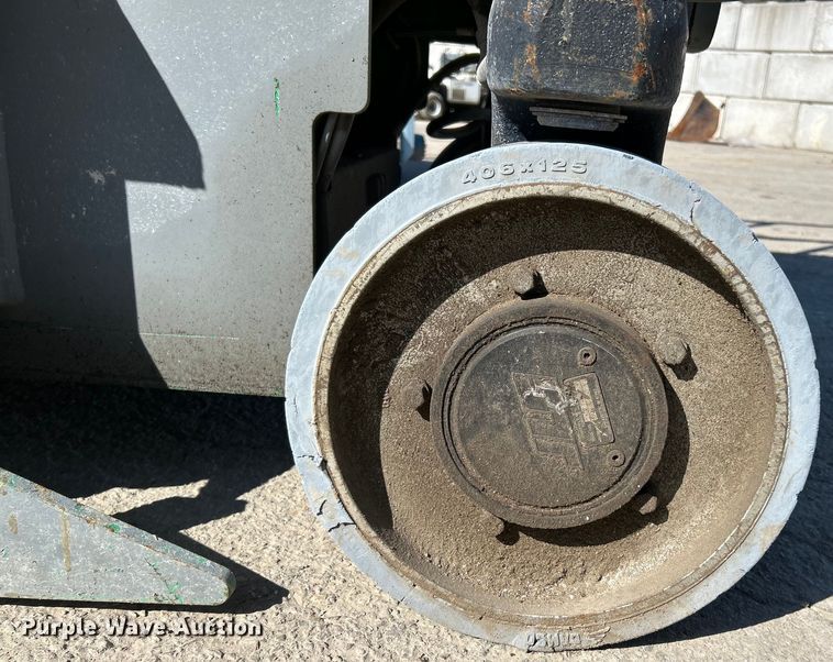 image for item EK4266 2008 JLG 3246 ES scissor lift