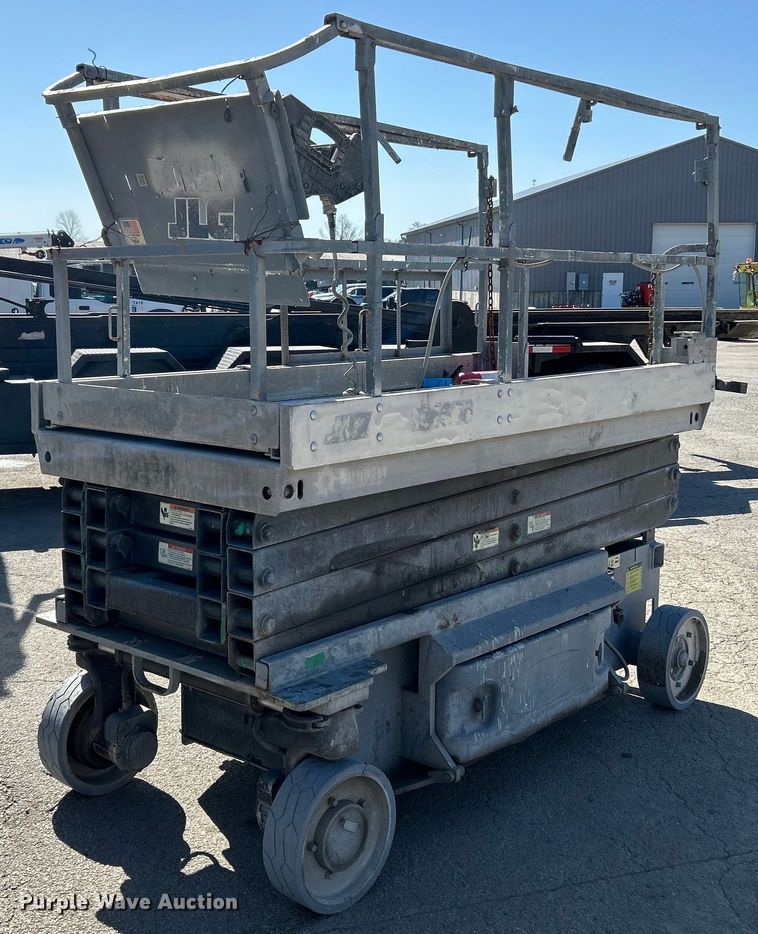 image for item EK4268 2007 JLG 3246 ES scissor lift