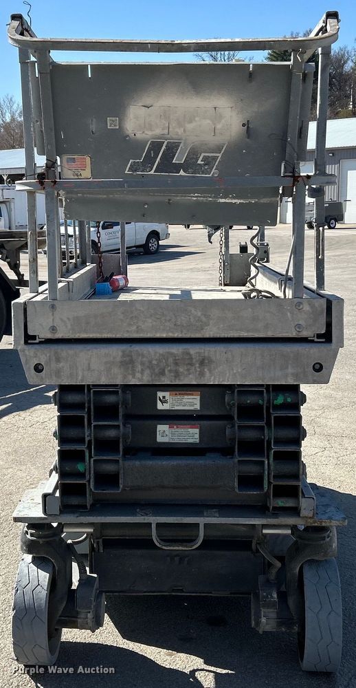 image for item EK4268 2007 JLG 3246 ES scissor lift
