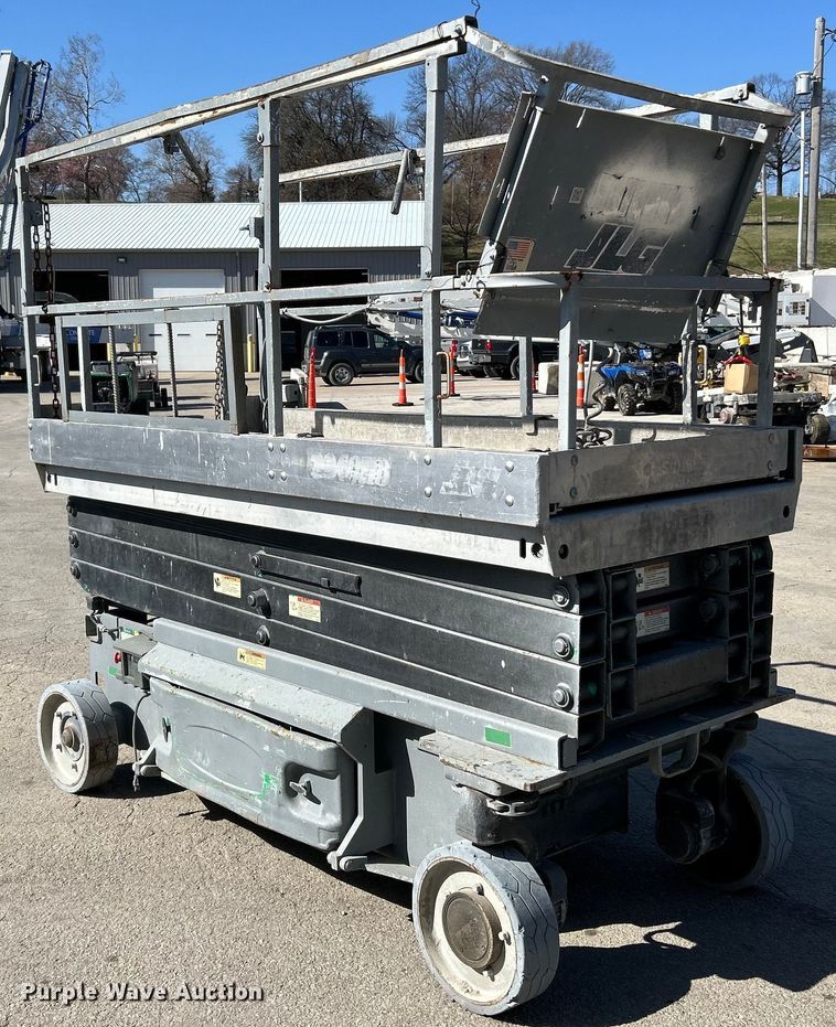 image for item EK4268 2007 JLG 3246 ES scissor lift