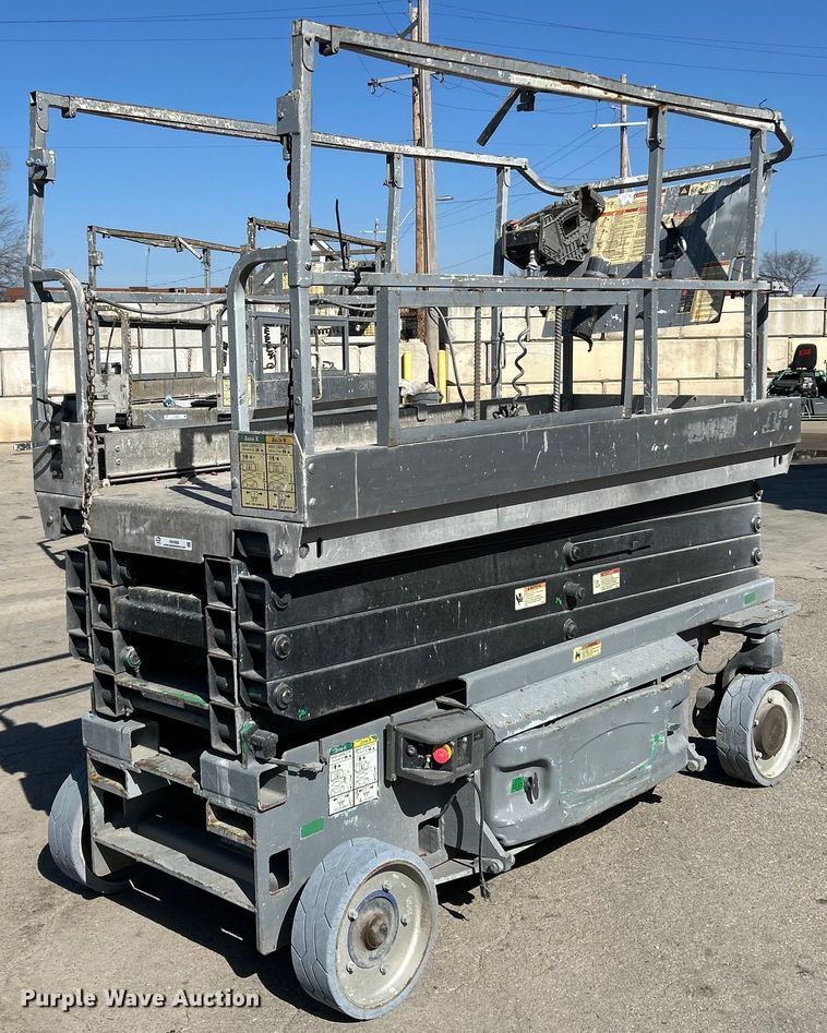 image for item EK4268 2007 JLG 3246 ES scissor lift