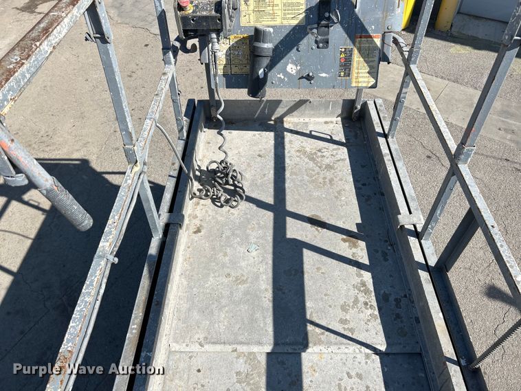 image for item EK4268 2007 JLG 3246 ES scissor lift