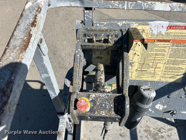 image for item EK4268 2007 JLG 3246 ES scissor lift