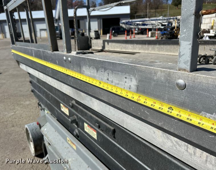 image for item EK4268 2007 JLG 3246 ES scissor lift