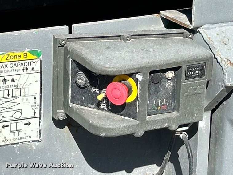 image for item EK4268 2007 JLG 3246 ES scissor lift