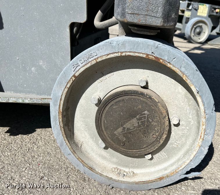 image for item EK4268 2007 JLG 3246 ES scissor lift