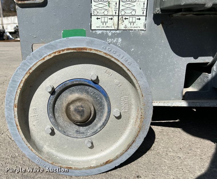 image for item EK4268 2007 JLG 3246 ES scissor lift