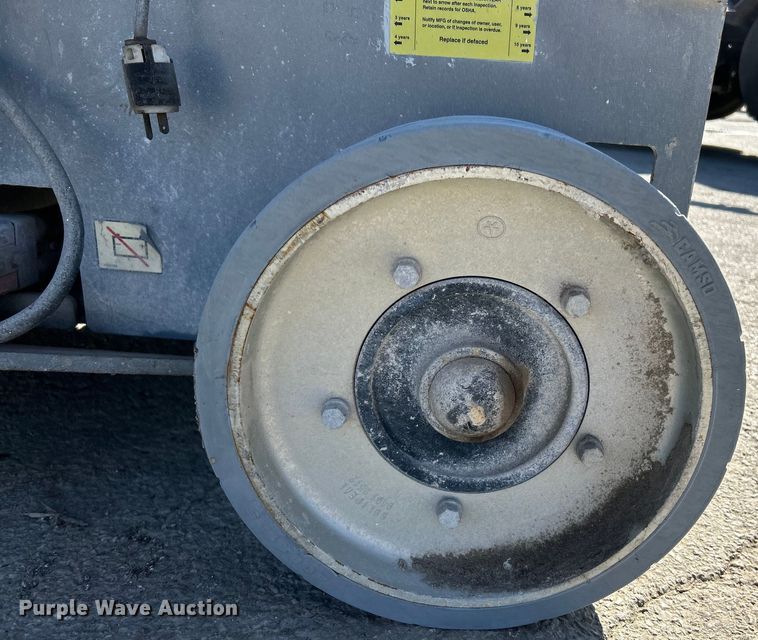 image for item EK4268 2007 JLG 3246 ES scissor lift