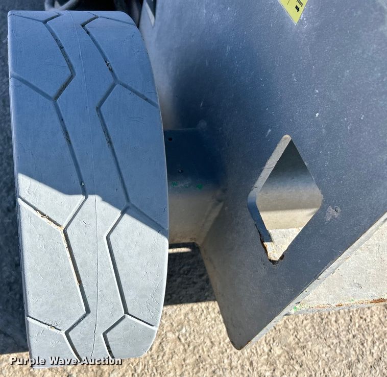 image for item EK4268 2007 JLG 3246 ES scissor lift