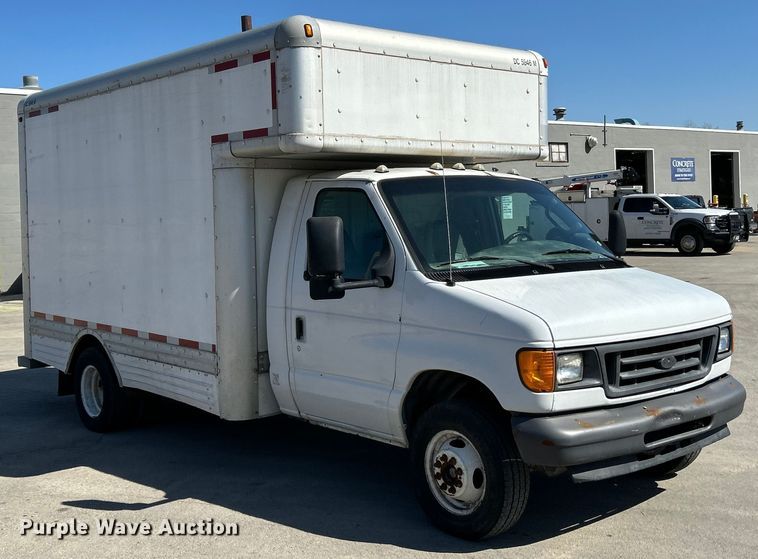 image for item EK4279 2006 Ford E450 box truck