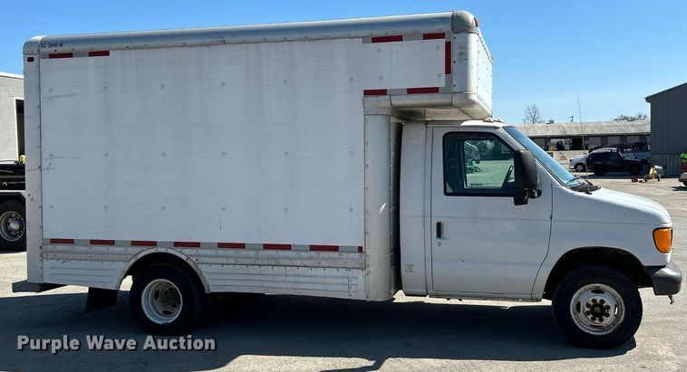image for item EK4279 2006 Ford E450 box truck