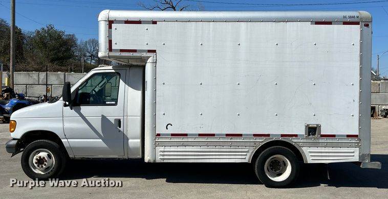 image for item EK4279 2006 Ford E450 box truck