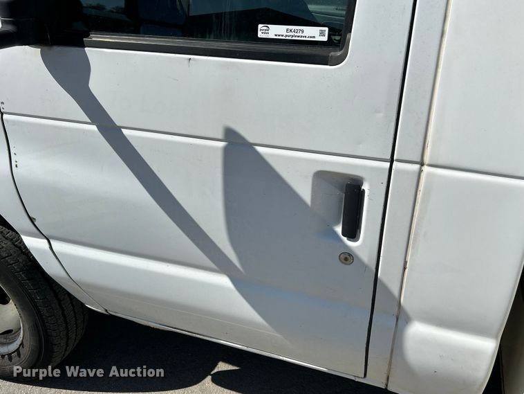 image for item EK4279 2006 Ford E450 box truck