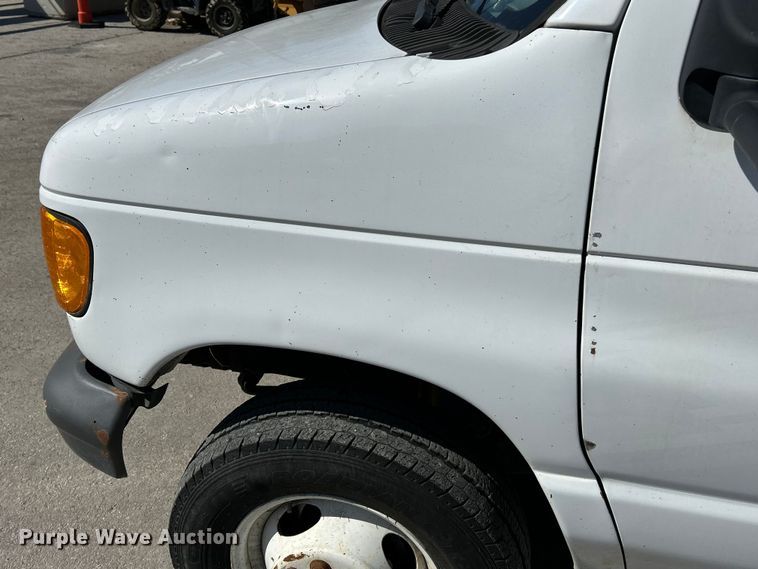 image for item EK4279 2006 Ford E450 box truck