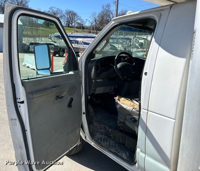 image for item EK4279 2006 Ford E450 box truck
