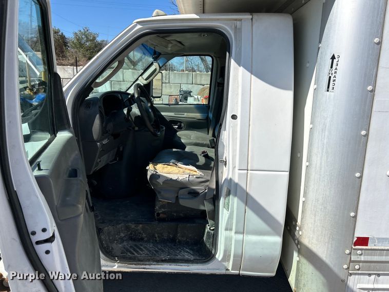 image for item EK4279 2006 Ford E450 box truck