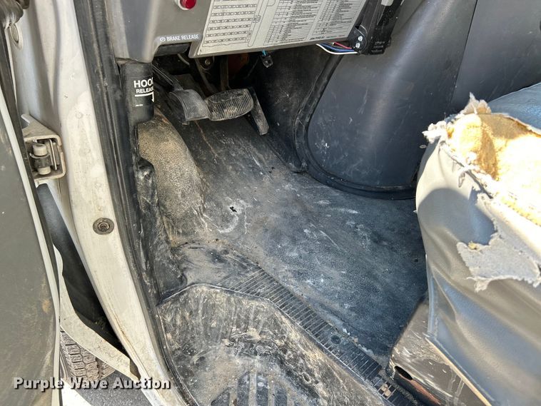 image for item EK4279 2006 Ford E450 box truck