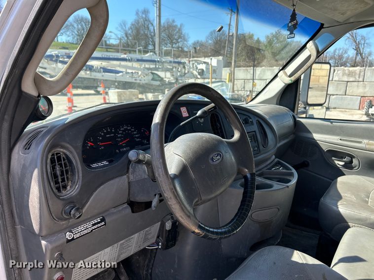 image for item EK4279 2006 Ford E450 box truck