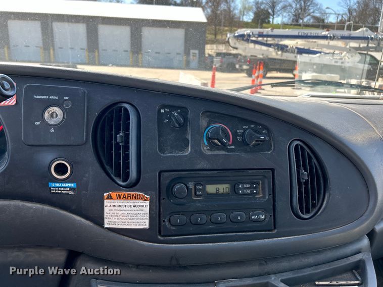 image for item EK4279 2006 Ford E450 box truck