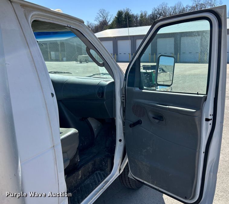 image for item EK4279 2006 Ford E450 box truck