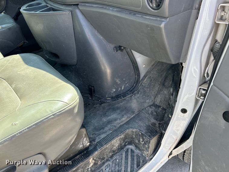 image for item EK4279 2006 Ford E450 box truck