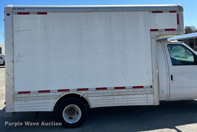 image for item EK4279 2006 Ford E450 box truck