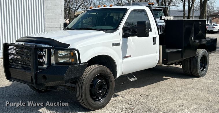 image for item EK4287 2004 Ford  F450 Super Duty XLT flatbed truck