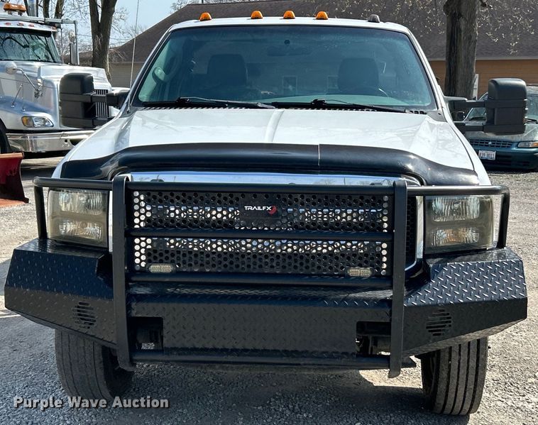 image for item EK4287 2004 Ford  F450 Super Duty XLT flatbed truck