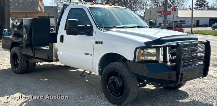 image for item EK4287 2004 Ford  F450 Super Duty XLT flatbed truck