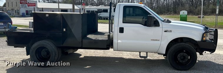 image for item EK4287 2004 Ford  F450 Super Duty XLT flatbed truck