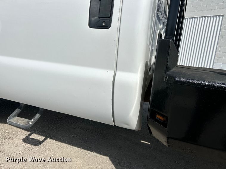 image for item EK4287 2004 Ford  F450 Super Duty XLT flatbed truck