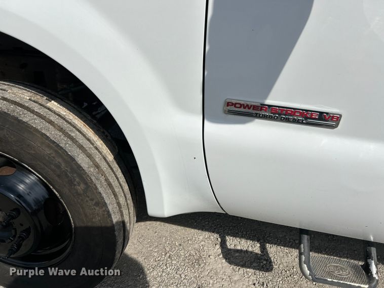 image for item EK4287 2004 Ford  F450 Super Duty XLT flatbed truck