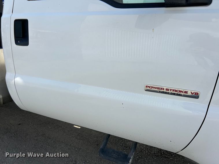 image for item EK4287 2004 Ford  F450 Super Duty XLT flatbed truck