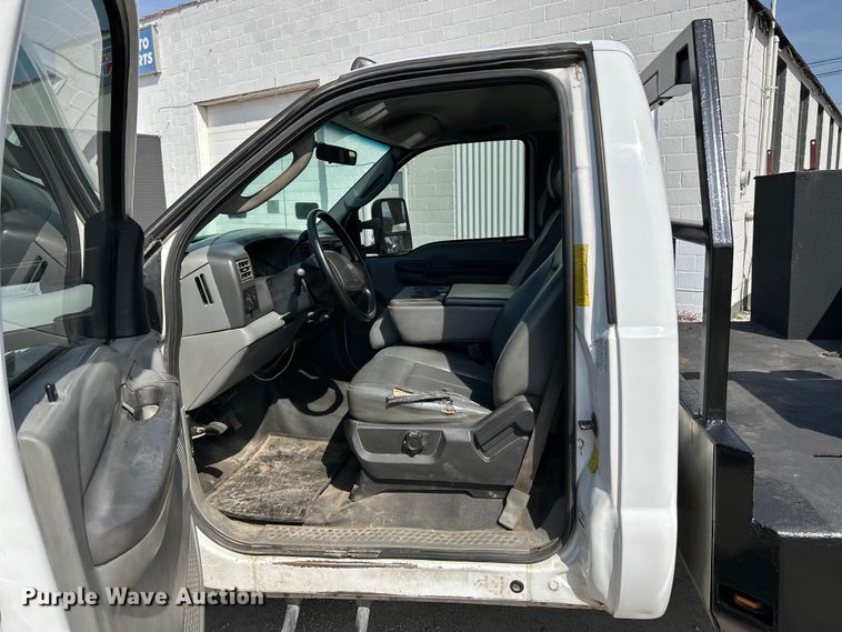 image for item EK4287 2004 Ford  F450 Super Duty XLT flatbed truck