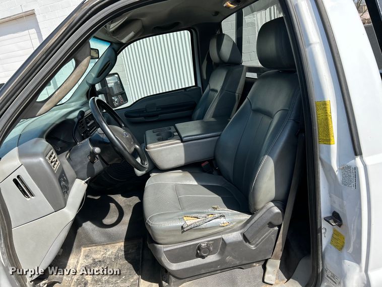 image for item EK4287 2004 Ford  F450 Super Duty XLT flatbed truck