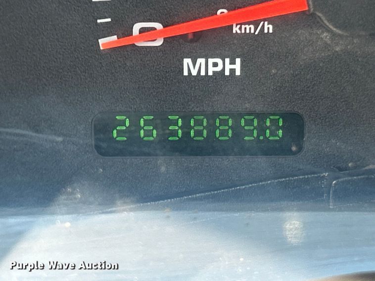 image for item EK4287 2004 Ford  F450 Super Duty XLT flatbed truck