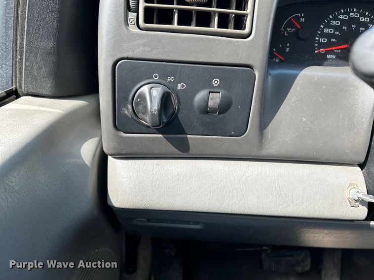 image for item EK4287 2004 Ford  F450 Super Duty XLT flatbed truck