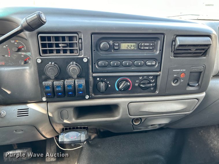 image for item EK4287 2004 Ford  F450 Super Duty XLT flatbed truck