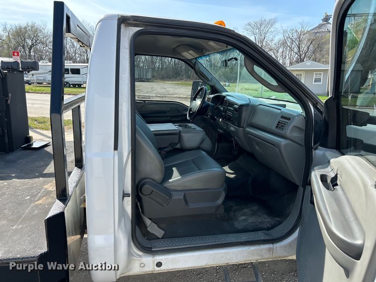 image for item EK4287 2004 Ford  F450 Super Duty XLT flatbed truck