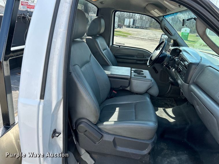 image for item EK4287 2004 Ford  F450 Super Duty XLT flatbed truck