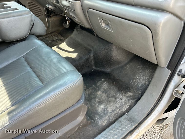 image for item EK4287 2004 Ford  F450 Super Duty XLT flatbed truck