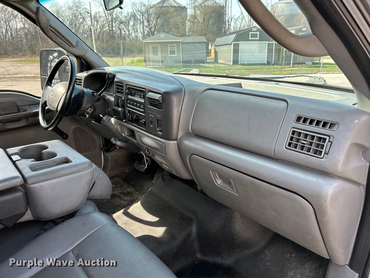 image for item EK4287 2004 Ford  F450 Super Duty XLT flatbed truck