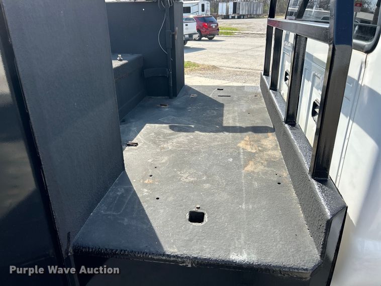 image for item EK4287 2004 Ford  F450 Super Duty XLT flatbed truck