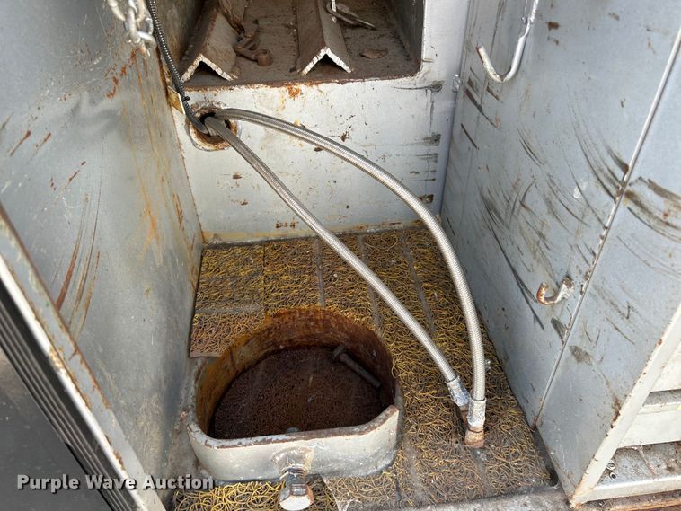 image for item EK4287 2004 Ford  F450 Super Duty XLT flatbed truck