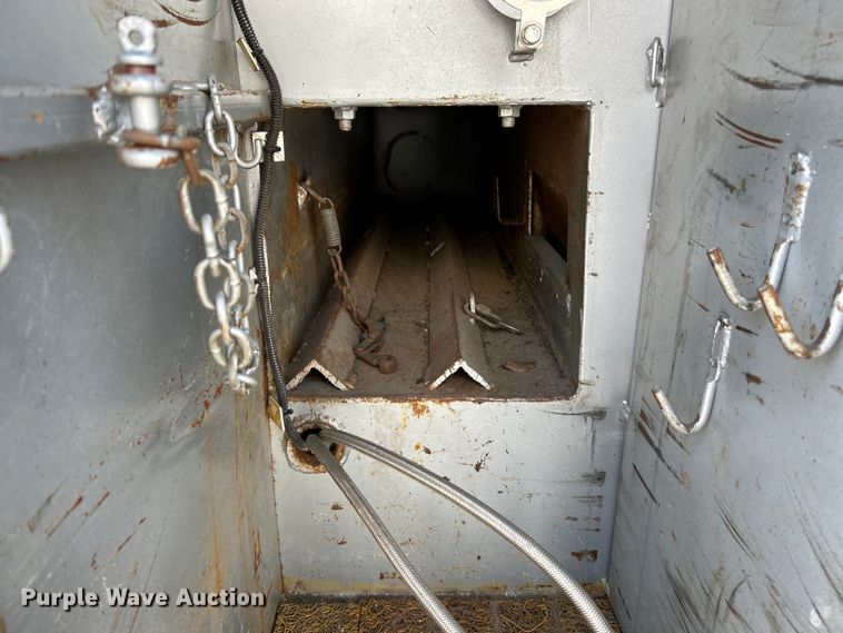 image for item EK4287 2004 Ford  F450 Super Duty XLT flatbed truck