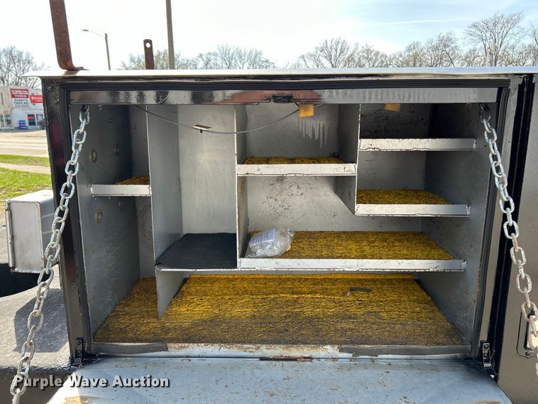 image for item EK4287 2004 Ford  F450 Super Duty XLT flatbed truck