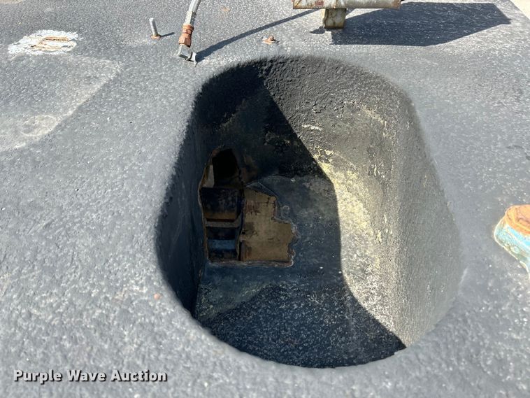 image for item EK4287 2004 Ford  F450 Super Duty XLT flatbed truck