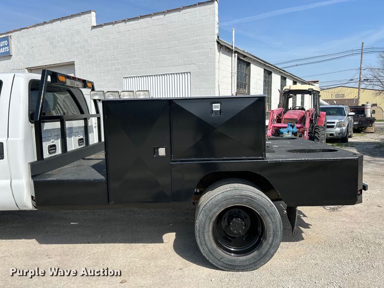 image for item EK4287 2004 Ford  F450 Super Duty XLT flatbed truck